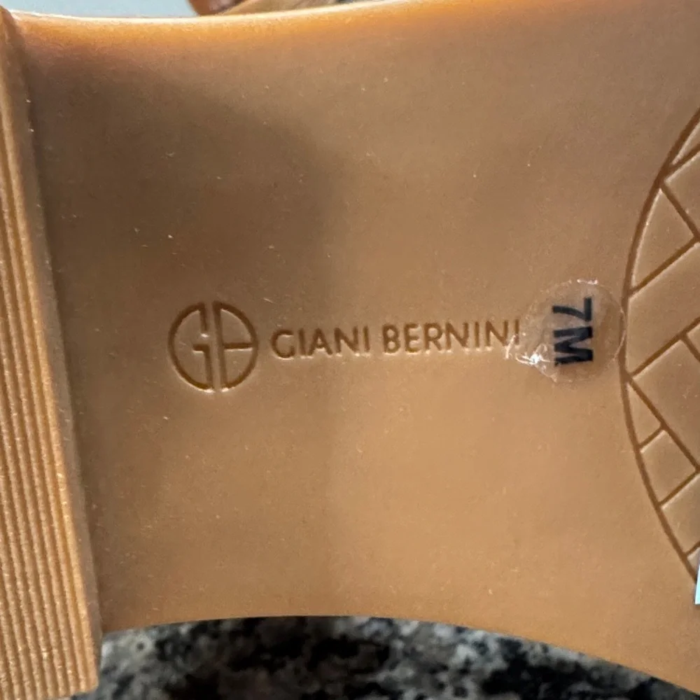 Giani Bernini leather Tan Boots NWT 7